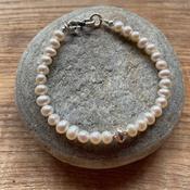 “Elegance” Pearl Bracelet. image