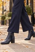 Suzy Ankle Boot, Navy / 37