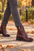 Teddy Combat Boot, Burgandy / 37 image