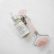 OIL SERUM WITH VITAMIN C (30ML) &amp; FACE ROLLER SET