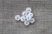 Two-hole, pearlised 11mm buttons - White image
