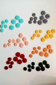 Smooth, shiny 2-hole buttons (20mm &amp; 15mm) - Apricot / 11mm