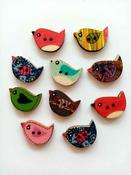 Decorative wooden birdie buttons (pack of 10, mixed) image