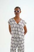 CF V-Neck Top with Chamomile Print - L