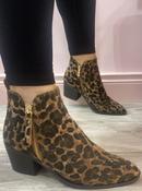 Xti - leopard black heel with zip detail