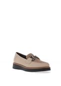 Pitillos - Beige buckle loafer