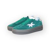 Meline green suede trainers with silver star