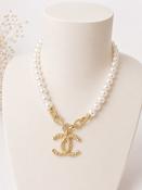 Eve pearl necklace image