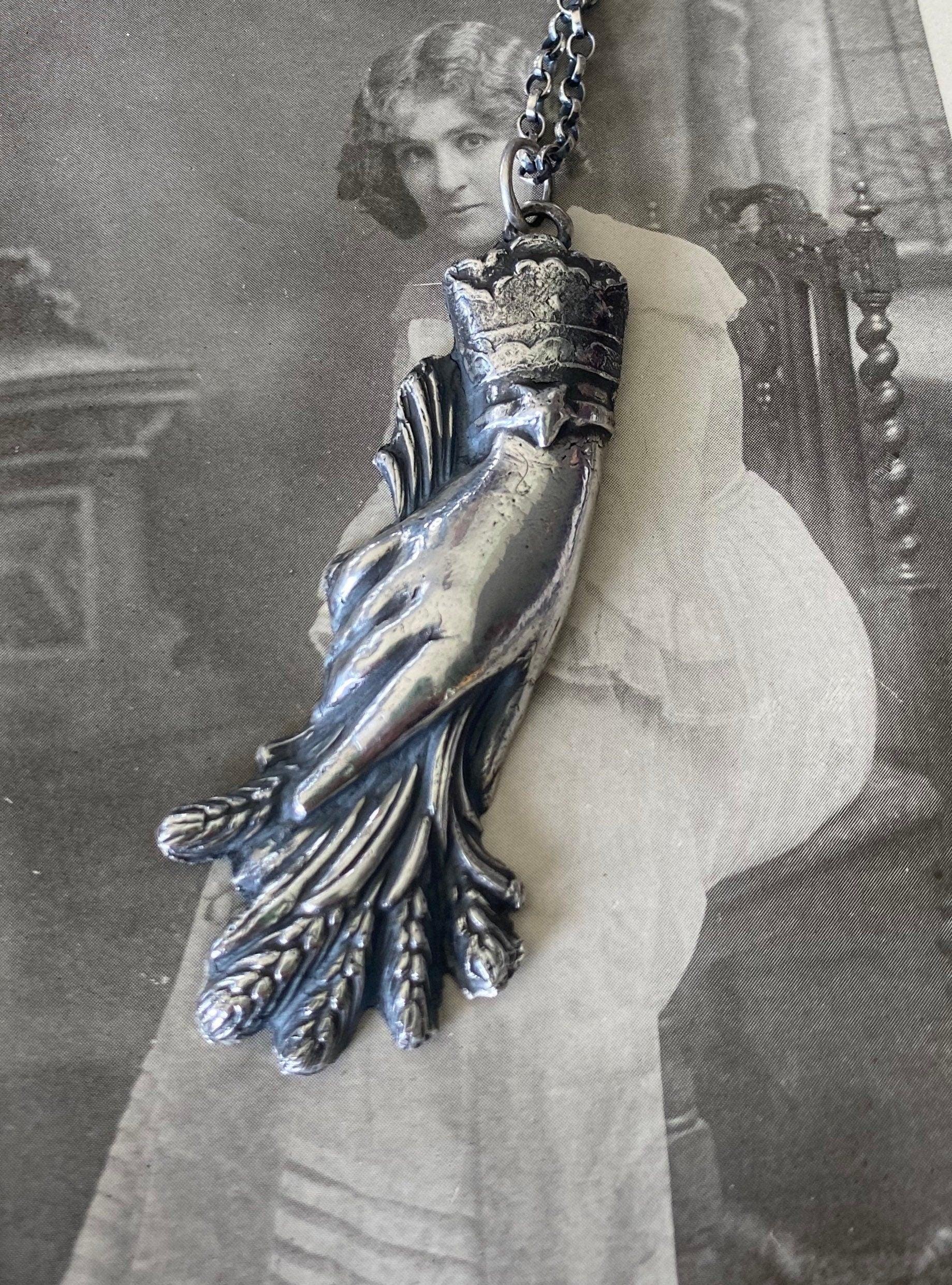 Victorian hand outlet pendant