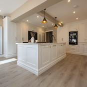 Albany Oak AC4 SPC Premium Vinyl Flooring 122x23cm image