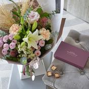 Luxury Classic Christmas Bouquet with Chocolates