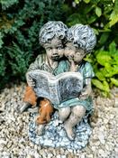 Schoolkids Reading